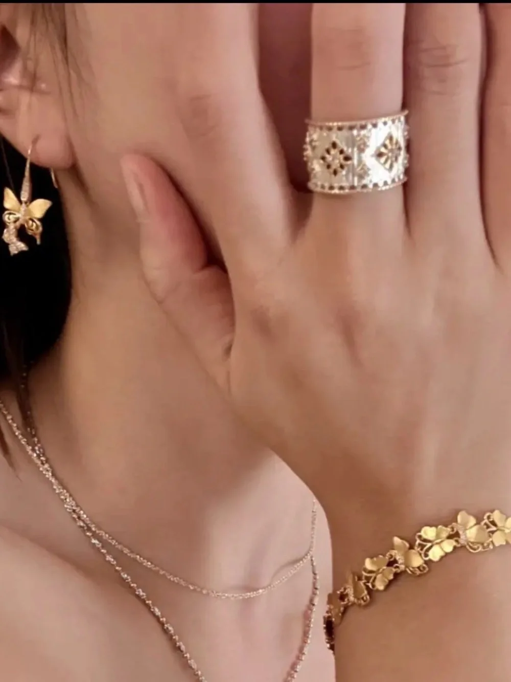 Elegant Hollow Lace Floral Wide Band Ring